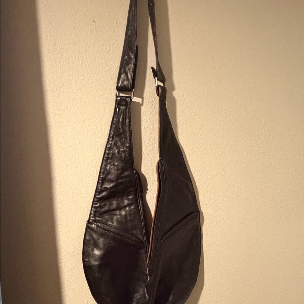 Black/Brown reversible sash bag with Interior Card Slots - Picture 3 of 7